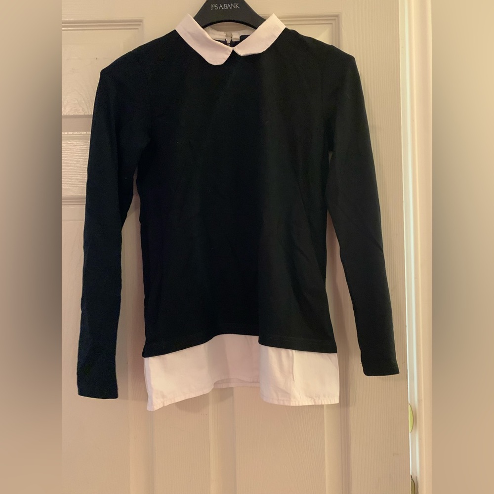 Very cute long sleeve tee perfect for work wear size XS